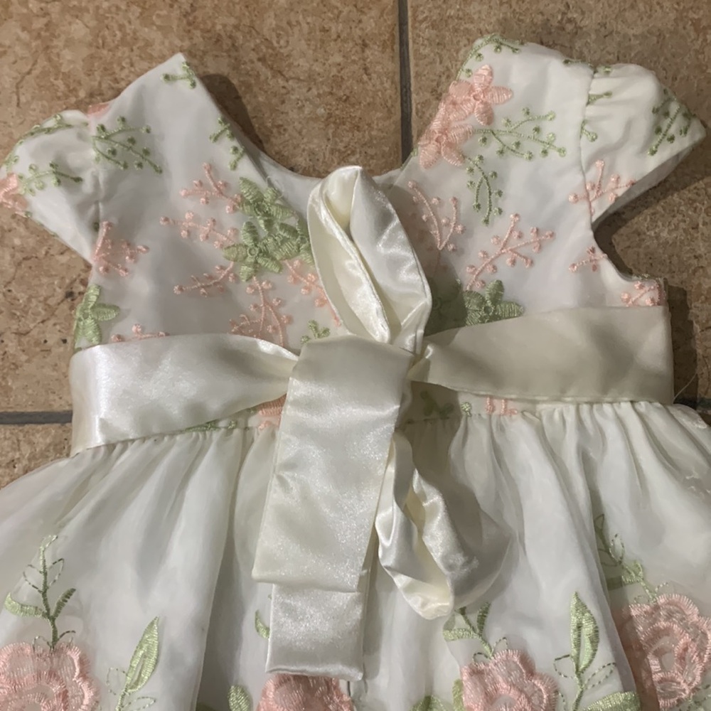 Cute Embroidered Dress - Picture 7 of 8